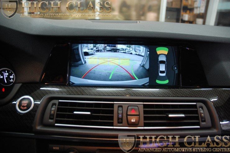 BMW 520d 순정형 후방카메라 창원 하이클라스에서 장착했어요