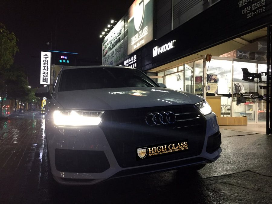창원 랩핑 아우디Q7 그릴과 안개등 크롬몰딩 부분에 사틴블랙 카스킨 입히기