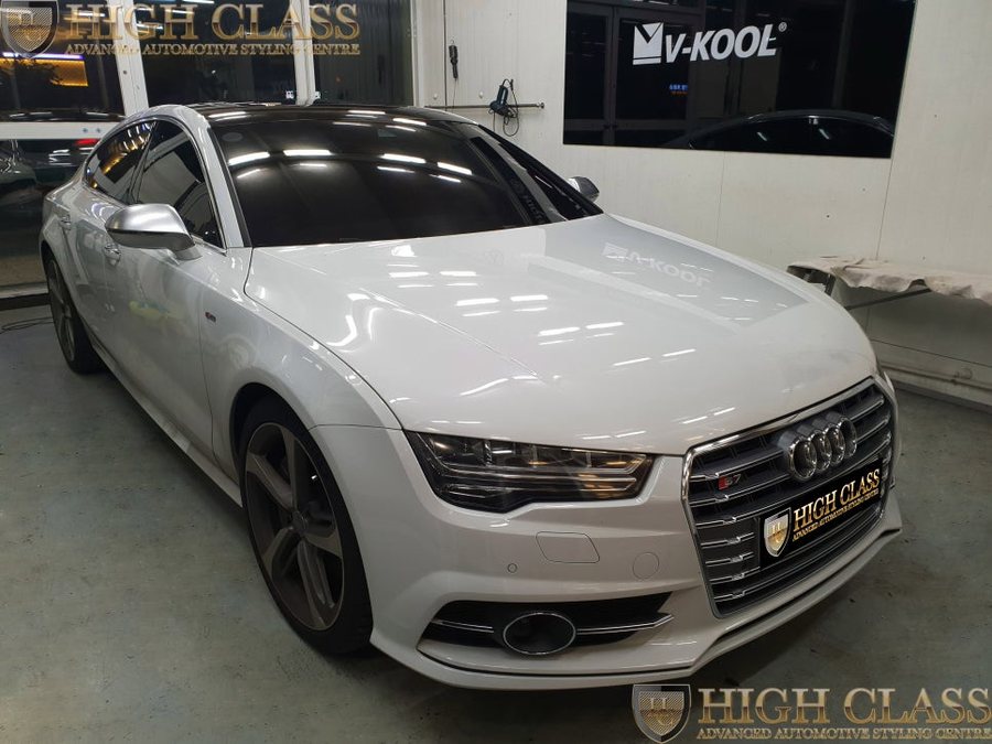 아우디 A7 루프스킨 검흰은 진리