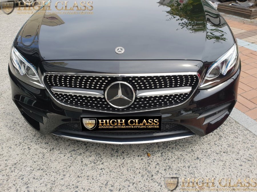 벤츠 E300 다이아몬드 그릴 AMG에 가까이