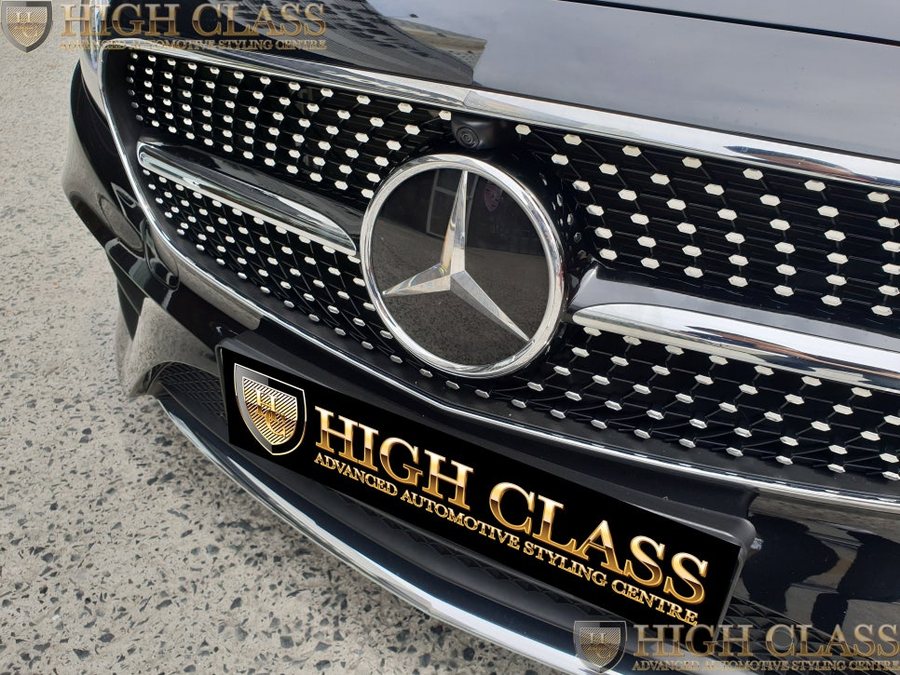 벤츠 E300 다이아몬드 그릴 AMG에 가까이