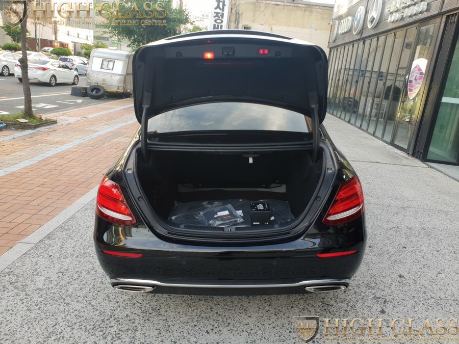 벤츠 E300 스탠다드 모델에 꼭 필요한 순정 전동트렁크