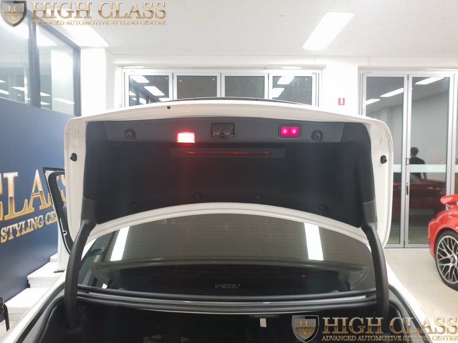 벤츠 E클래스 순정 전동트렁크 필수 옵션