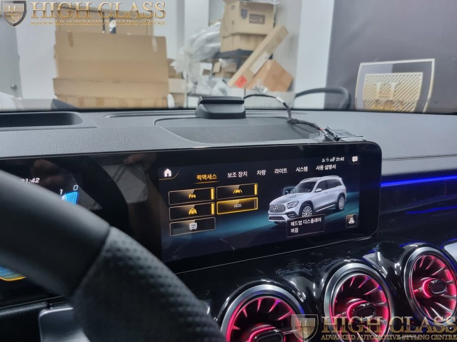 벤츠 GLB 35 AMG 헤드업디스플레이 + 대시보드 엠비언트 + 하단 센터콘솔