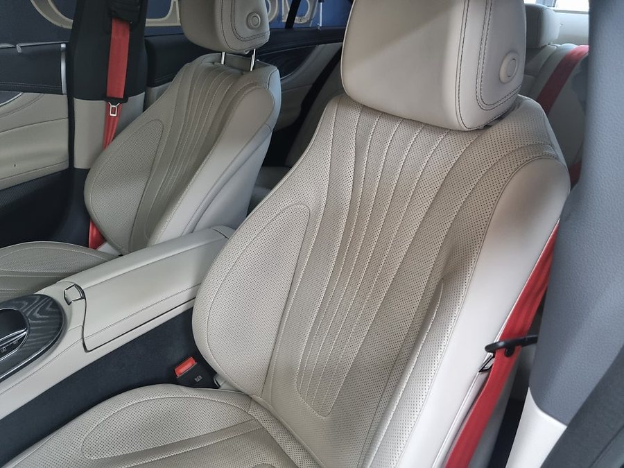 벤츠 CLS 450 레드 안전벨트 베이지시트에 최고의 컬러