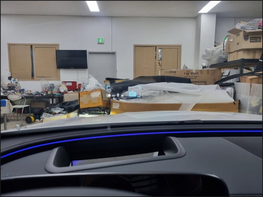 25년식 벤츠E200 HUD 헤드업디스플레이 출고순정옵션