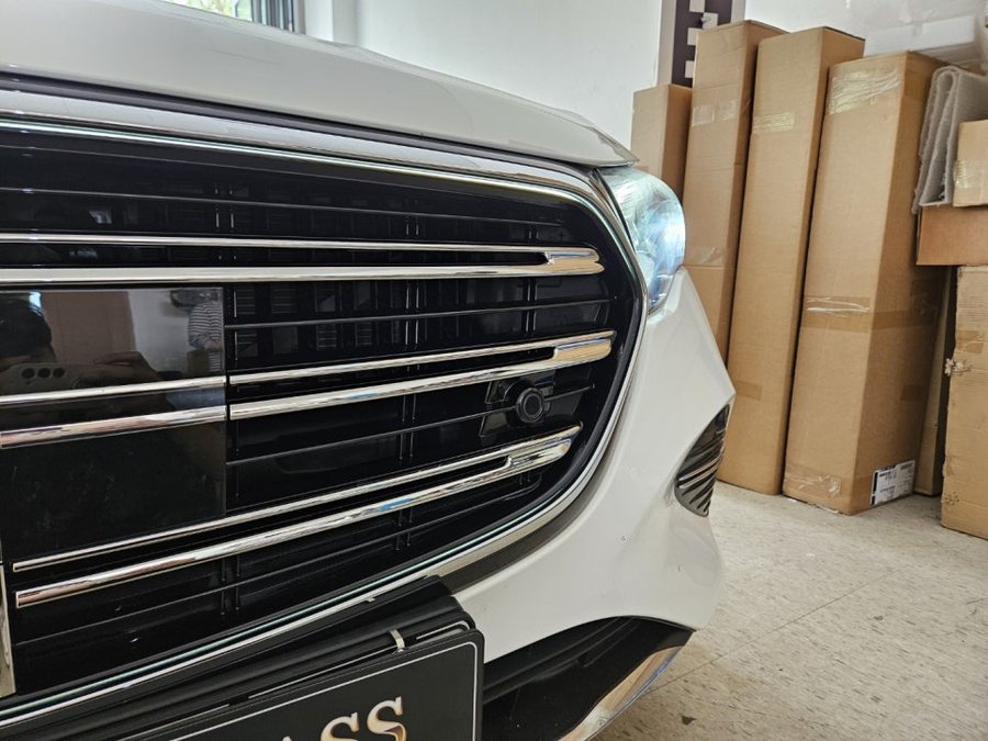 E클래스 E220d 익스클루시브 정품 발광그릴 포칼 스피커 교체