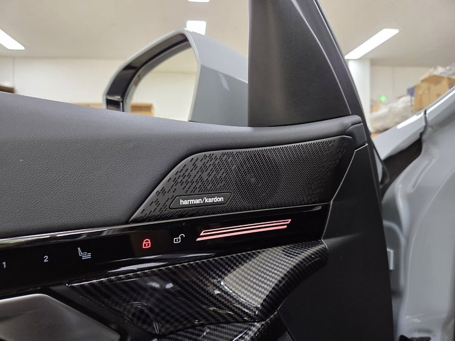 BMW G60 520i 회오리 트위터 커버, 회오리 스피커 커버 엠비언트 튜닝