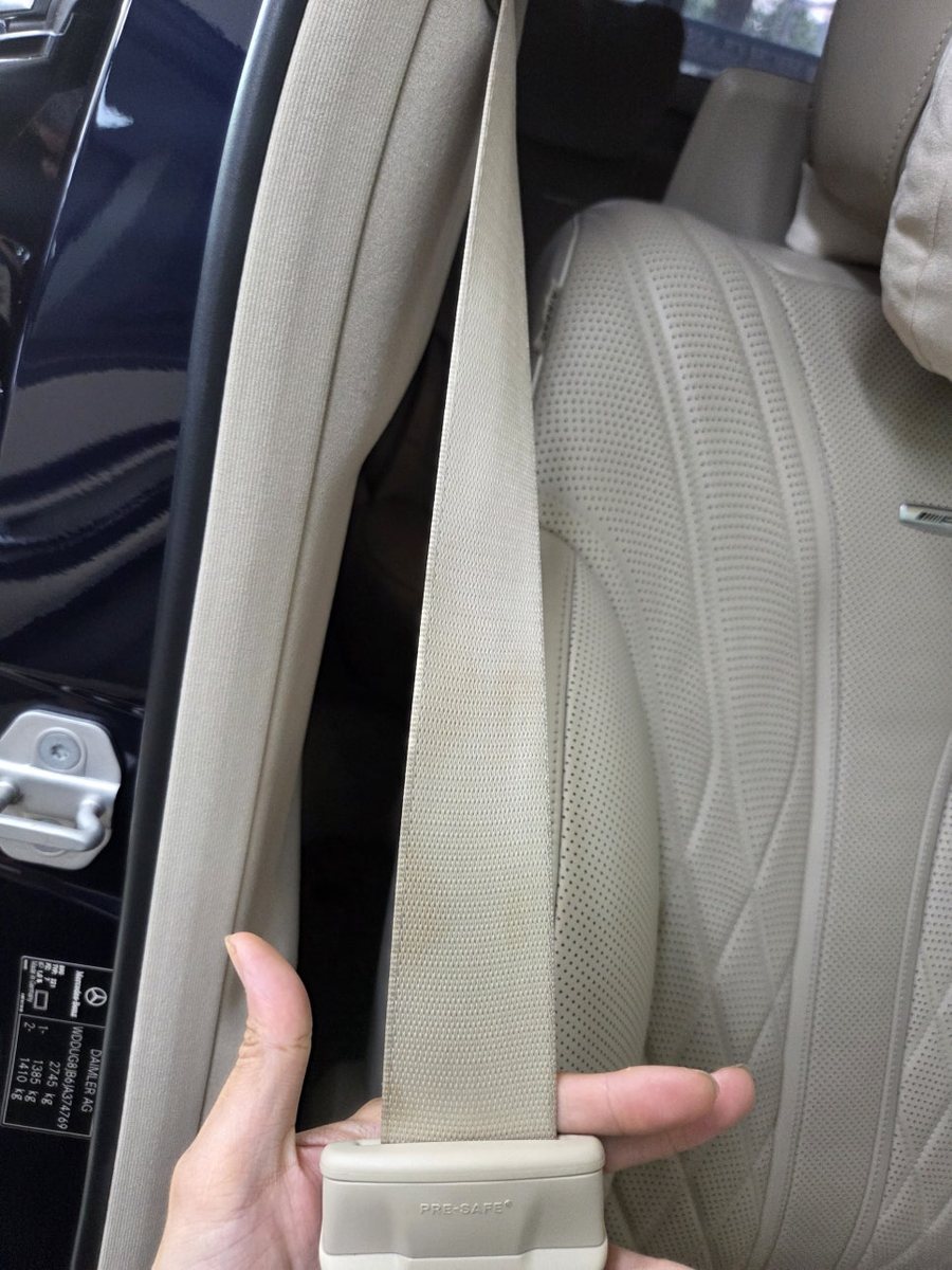 벤츠 S63 안전벨트 오염 클리닝으로 해결 안될 때