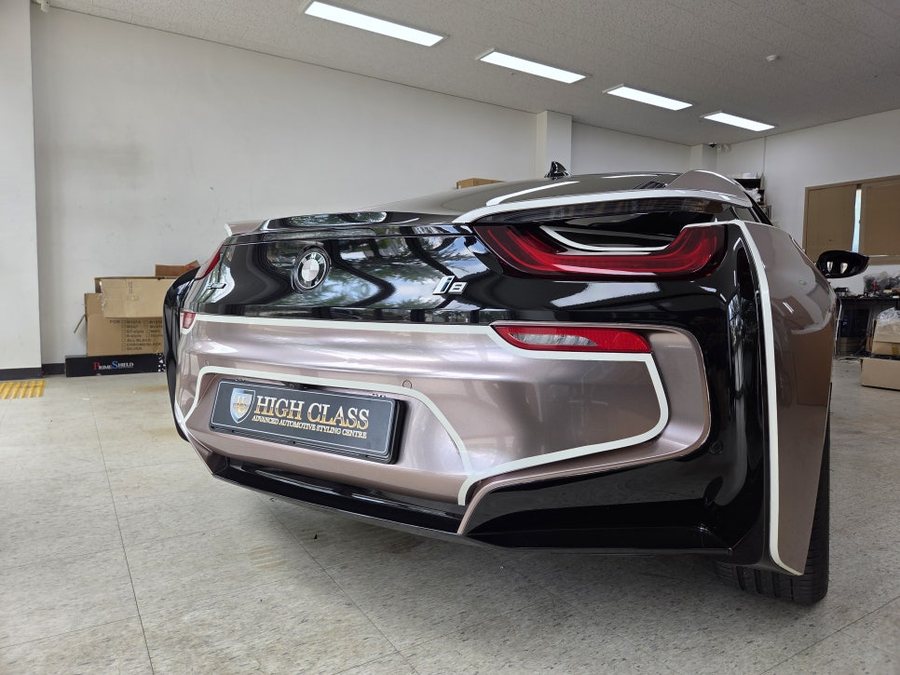 BMW i8 avi BM 100 + 포칼 바닥 우퍼 사운드를 채우다