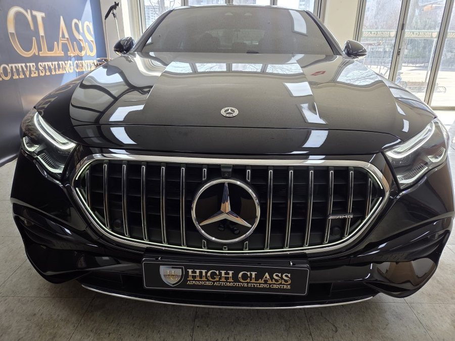 벤츠 E클래스 E53 AMG 적용되는 순정 세로 발광 그릴