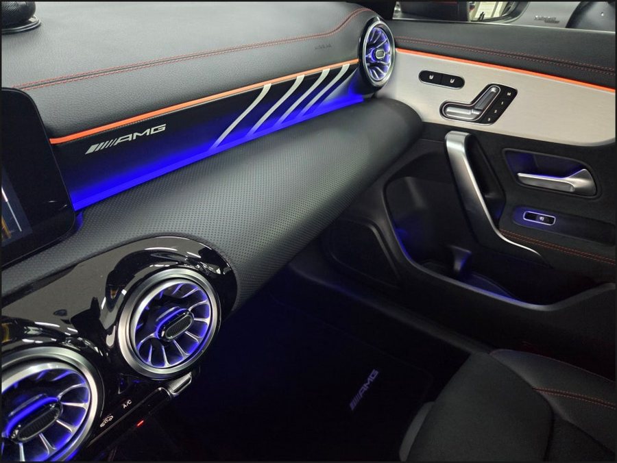 벤츠 CLA 핸들 열선 / 후석 송풍구 엠비언트 / AMG 대시보드 엠비언트, CLA250의 변신은 무죄