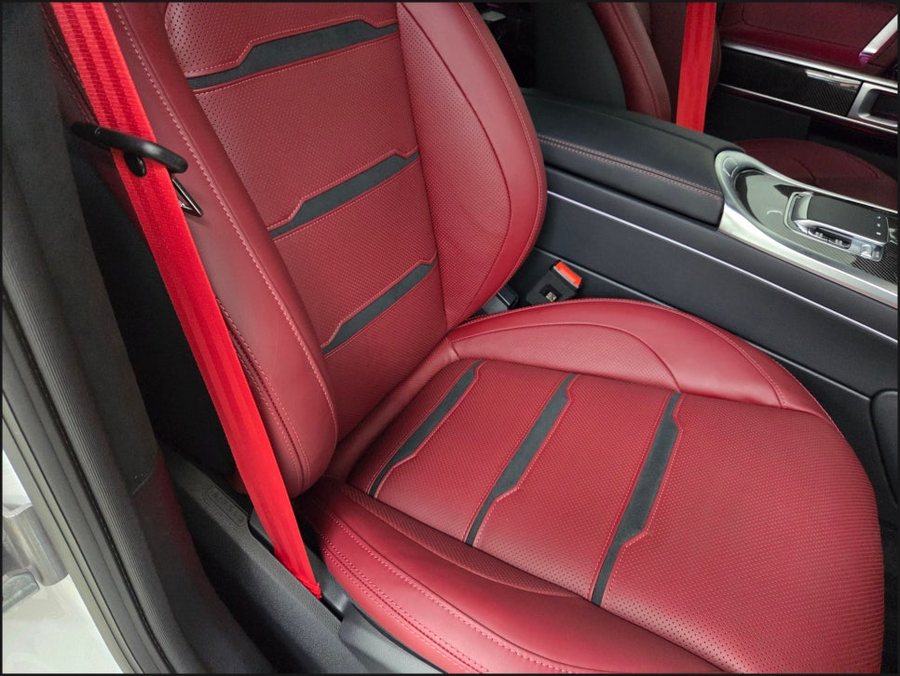 신형 벤츠 G63 AMG 레드 안전벨트부터 R버튼 조수석 워크인까지, 갓 출고된 지바겐을 완성하다