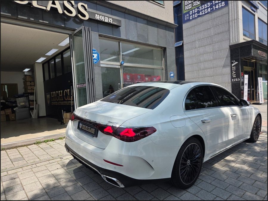 E300 AMG 라인에 없던 E53 AMG 순정 발광 세로그릴, W214에 이식했습니다