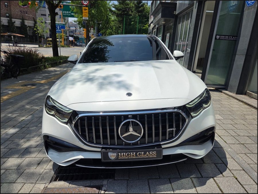 E300 AMG 라인에 없던 E53 AMG 순정 발광 세로그릴, W214에 이식했습니다