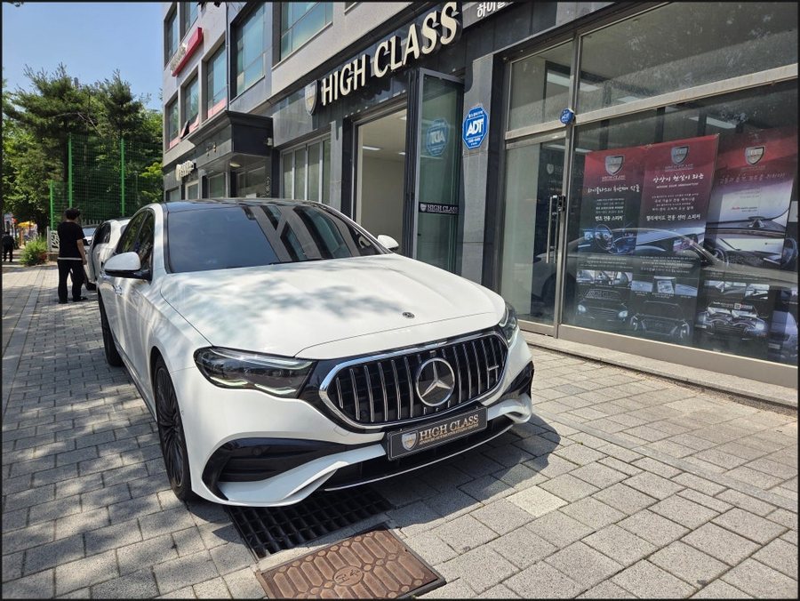 E300 AMG 라인에 없던 E53 AMG 순정 발광 세로그릴, W214에 이식했습니다