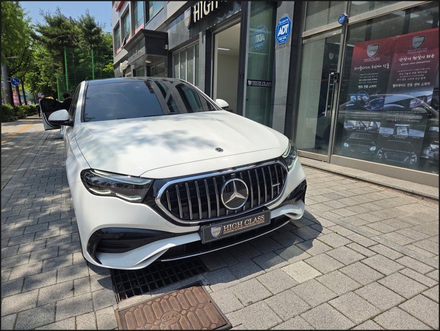 E300 AMG 라인에 없던 E53 AMG 순정 발광 세로그릴, W214에 이식했습니다