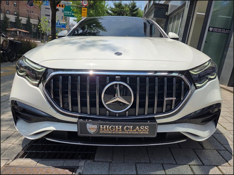 E300 AMG 라인에 없던 E53 AMG 순정 발광 세로그릴, W214에 이식했습니다