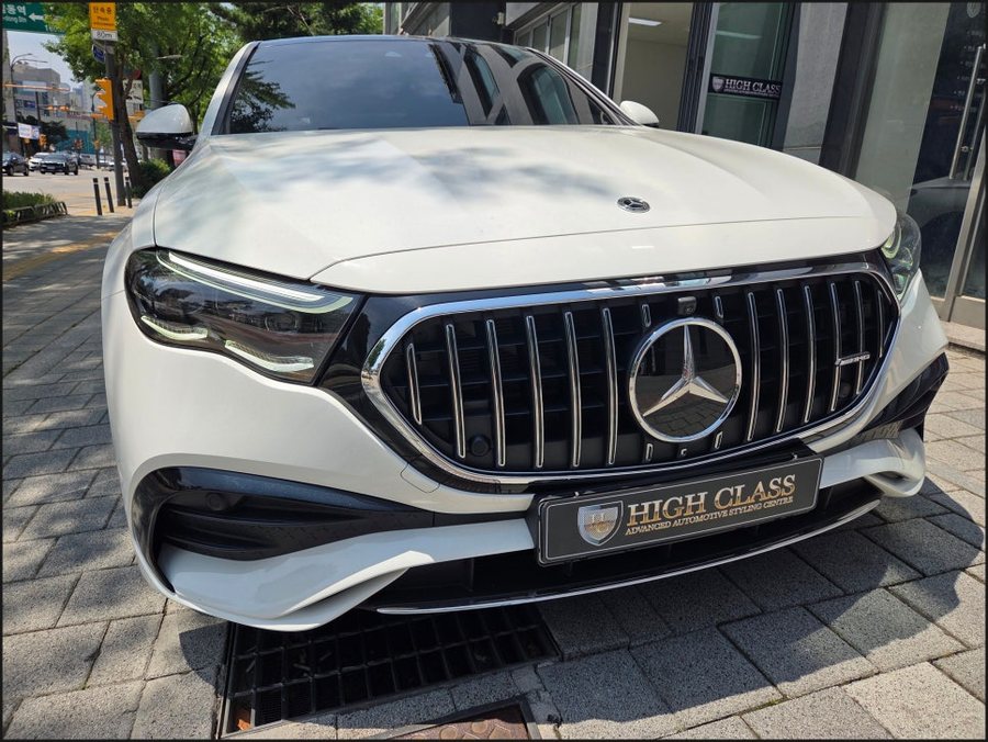 E300 AMG 라인에 없던 E53 AMG 순정 발광 세로그릴, W214에 이식했습니다