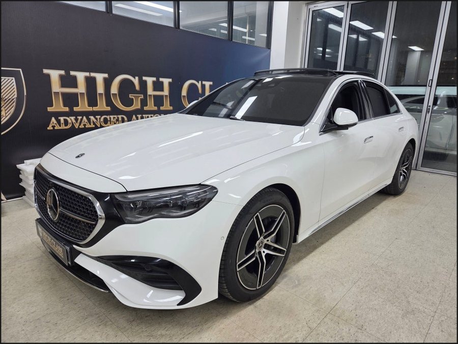 벤츠 E클래스 W214 E300 순정 리어 커튼, 2열 선쉐이드로 완성한 뒷좌석
